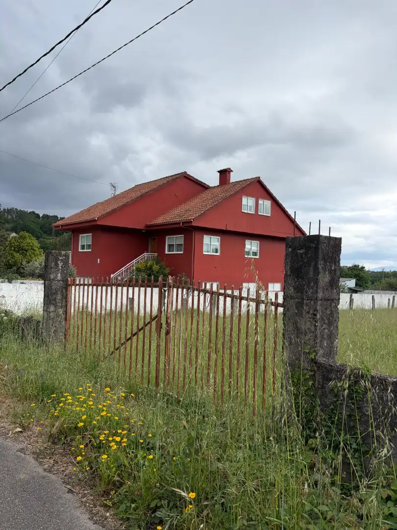 Vista exterior de Casa o xalet en venda en Ponteareas amb Calefacció, Jardí privat i Parquet