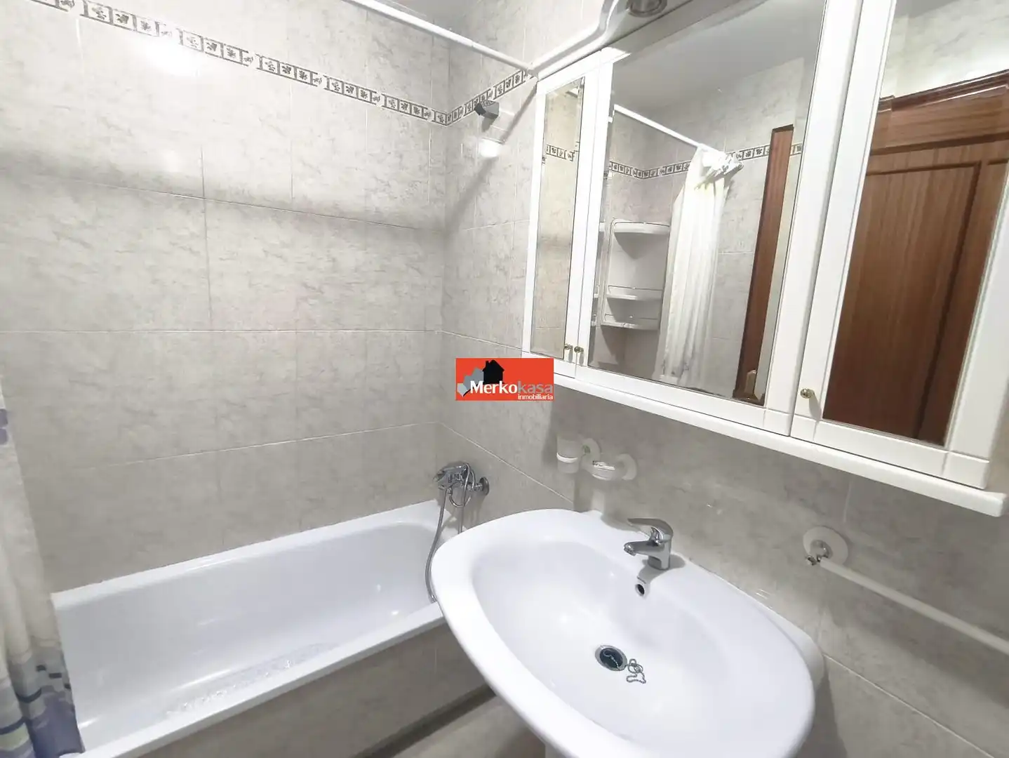Bany de Apartament de lloguer en Lugo amb Calefacció i Moblat