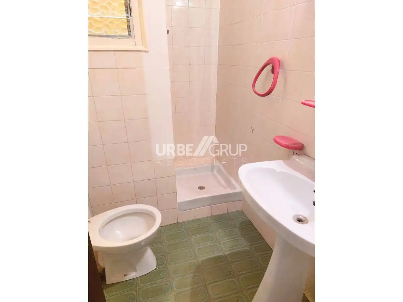 Baño de Piso en venta en Terrassa con Calefacción, Terraza y Alarma