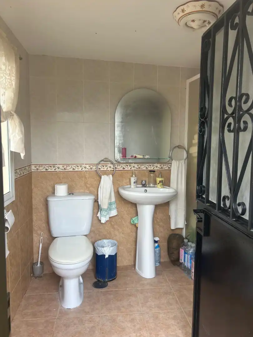 Bany de Casa o xalet en venda en Jaén amb Aire condicionat, Traster i Moblat