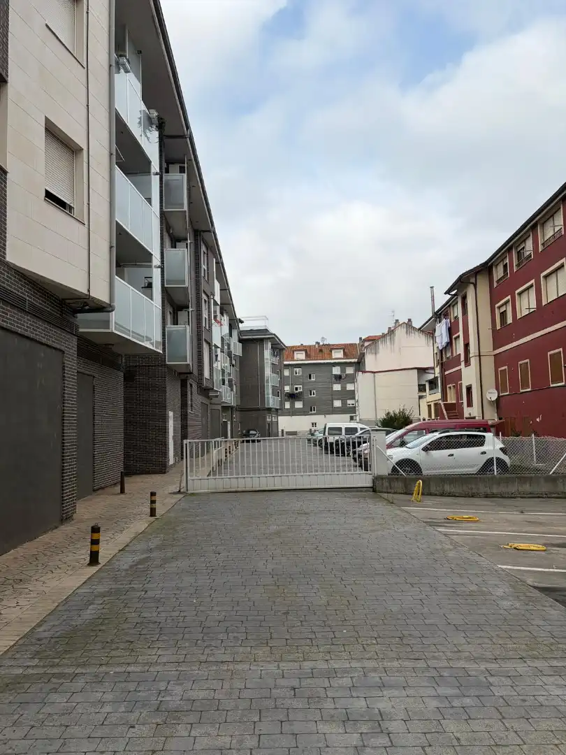 Parking of Duplexes for rent in Renedo