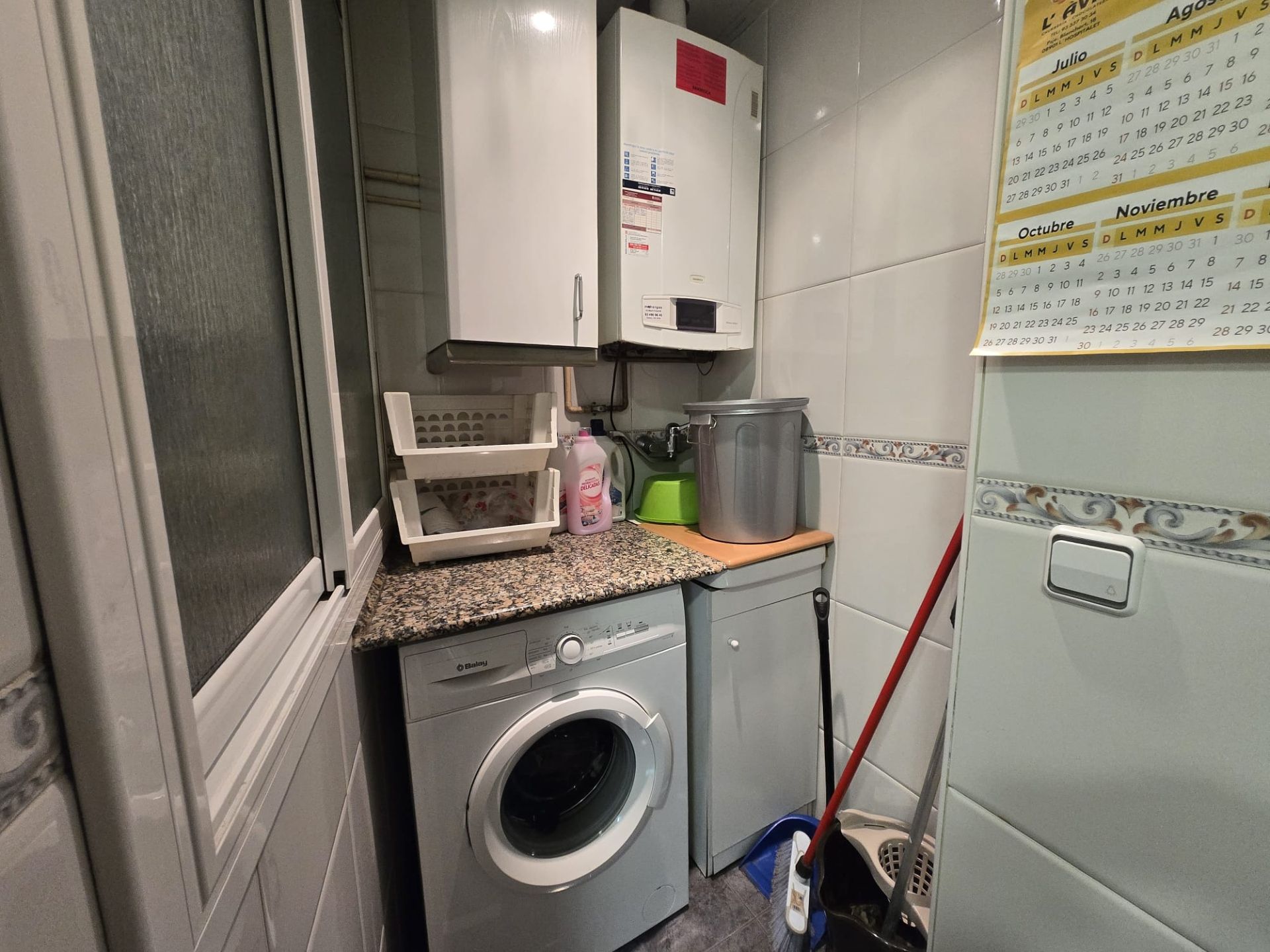 Kitchen of Flat for sale in L'Hospitalet de Llobregat  with Air Conditioner, Heating and Furnished