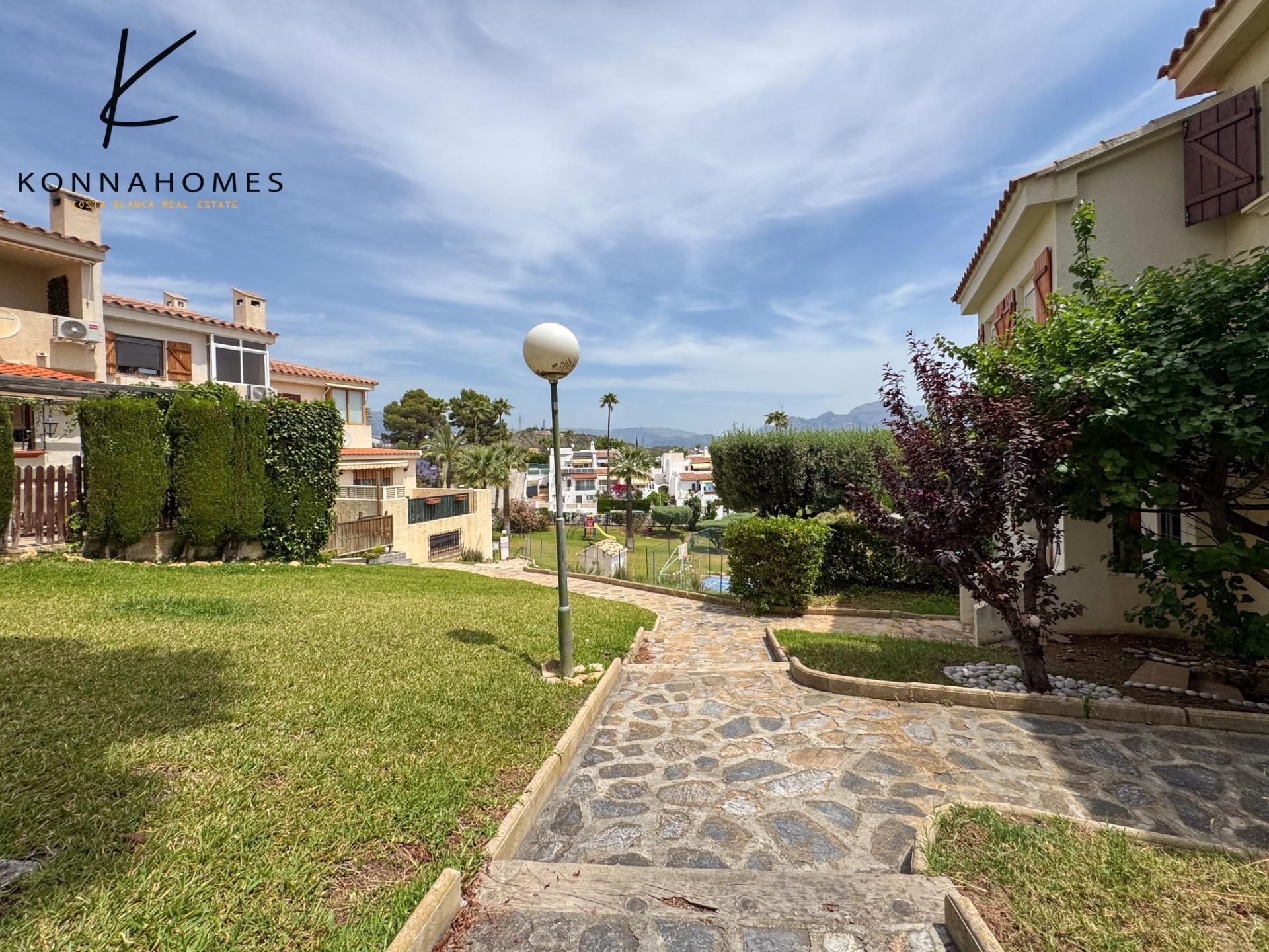 Exterior view of Single-family semi-detached for sale in La Nucia  with Air Conditioner, Heating and Private garden