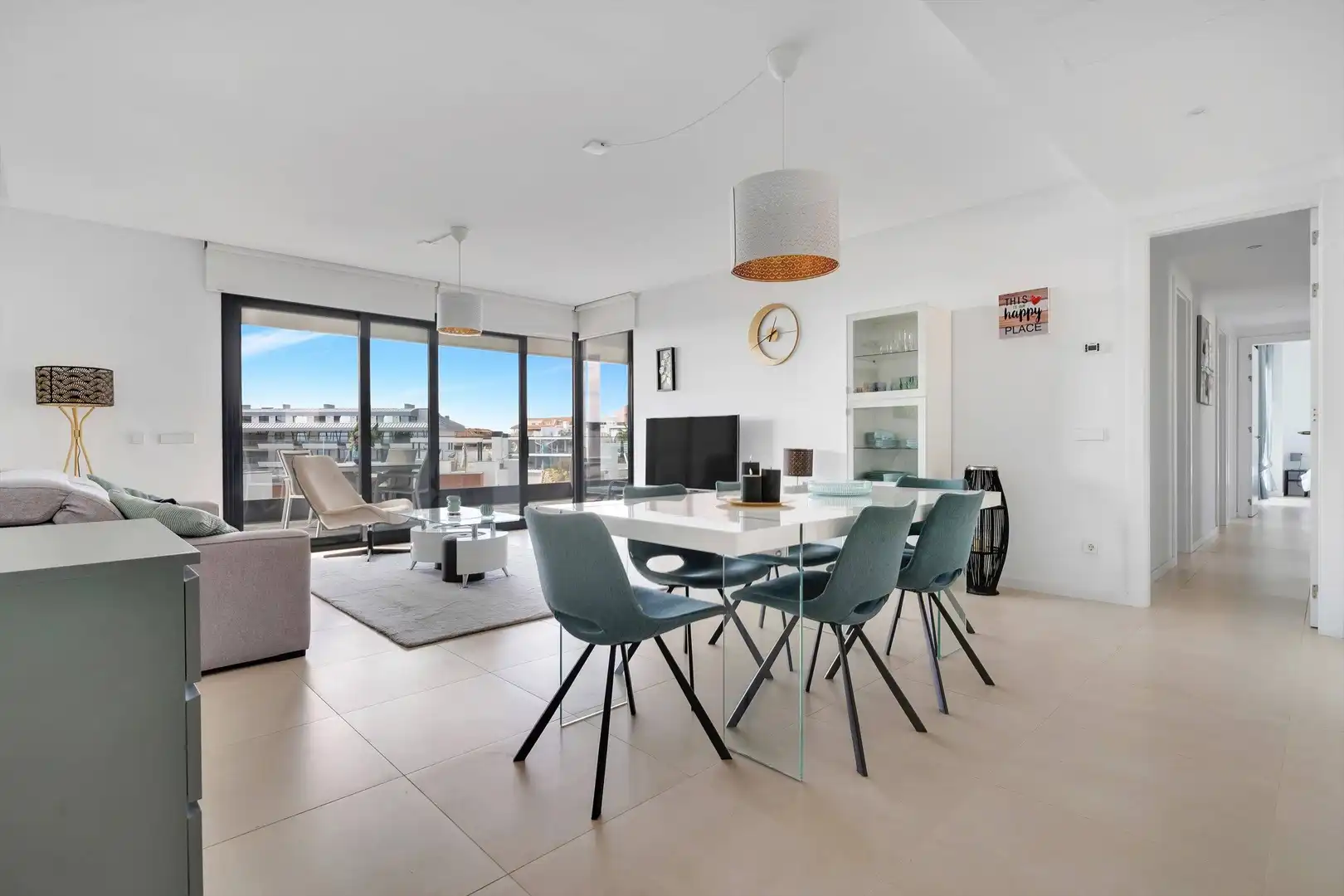Menjador de Apartament en venda en Fuengirola amb Aire condicionat, Jardí privat i Terrassa