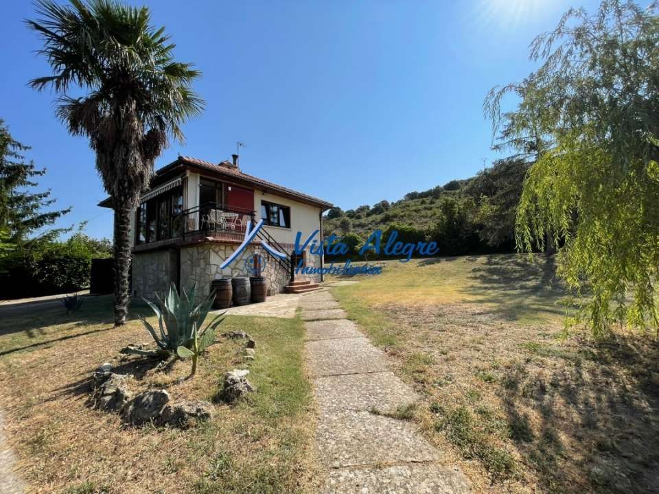 Vista exterior de Casa o xalet en venda en Labastida / Bastida amb Calefacció, Jardí privat i Terrassa