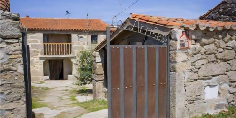 Vista exterior de Finca rústica en venda en Fariza amb Jardí privat, Terrassa i Traster