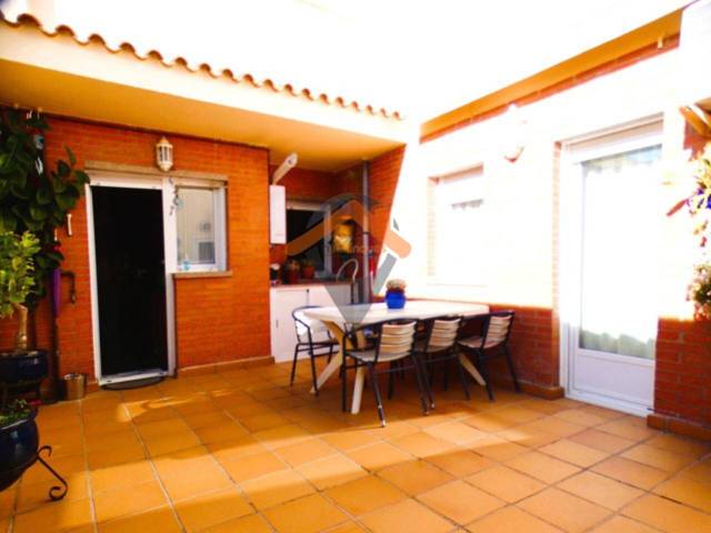 Casa-chalet en Venta en Travessera en Centre
