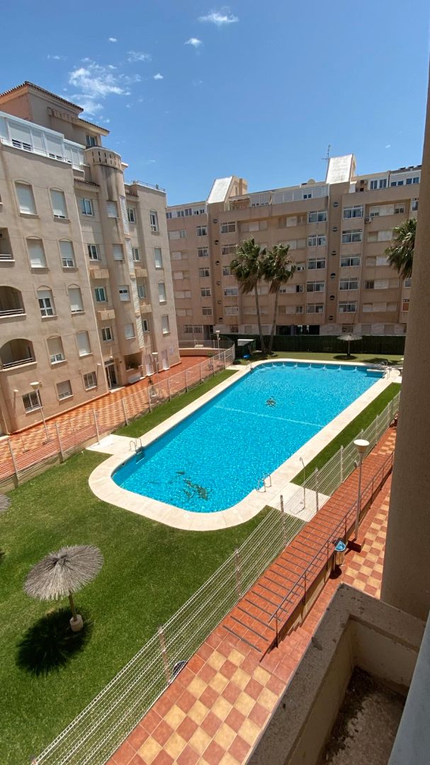 Piscina de Pis de lloguer en Roquetas de Mar amb Aire condicionat, Calefacció i Terrassa