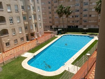 Pis amb piscina de lloguer a Calle Eire 11