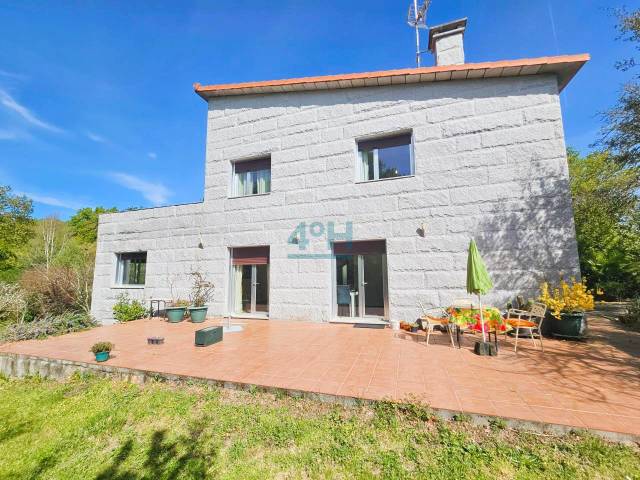 Casa-chalet en Venta en Nogueira de Ramuín