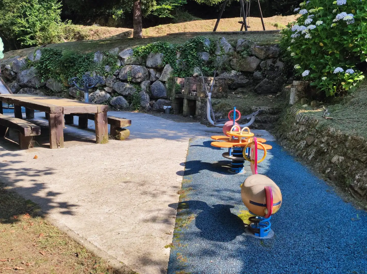 Aparcament de Casa adosada en venda en Corvera de Toranzo amb Calefacció, Jardí privat i Parquet