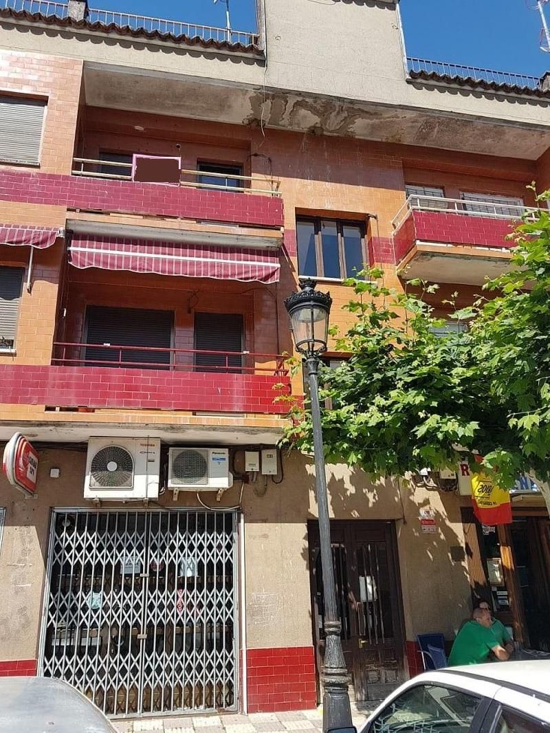 Vista exterior de Pis en venda en Cañamero amb Jardí privat