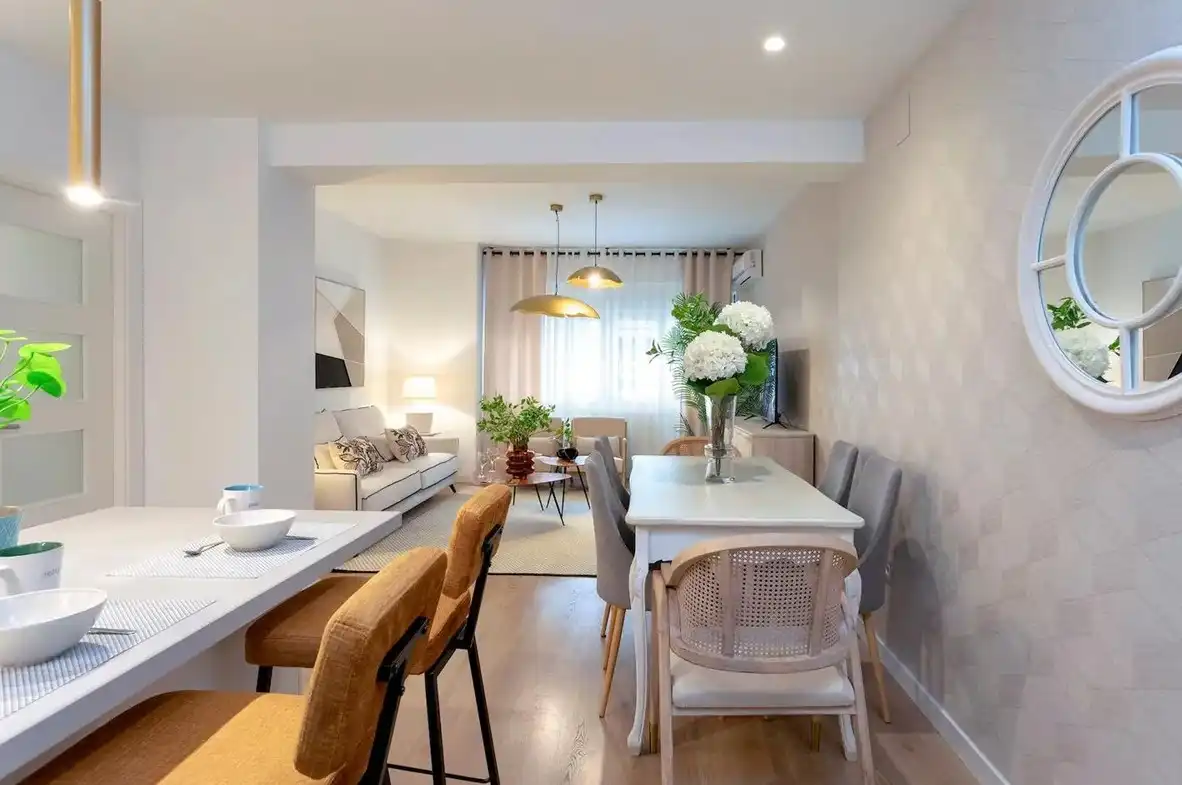 Comedor de Piso de alquiler en Cornellà de Llobregat con Aire acondicionado, Amueblado y TV
