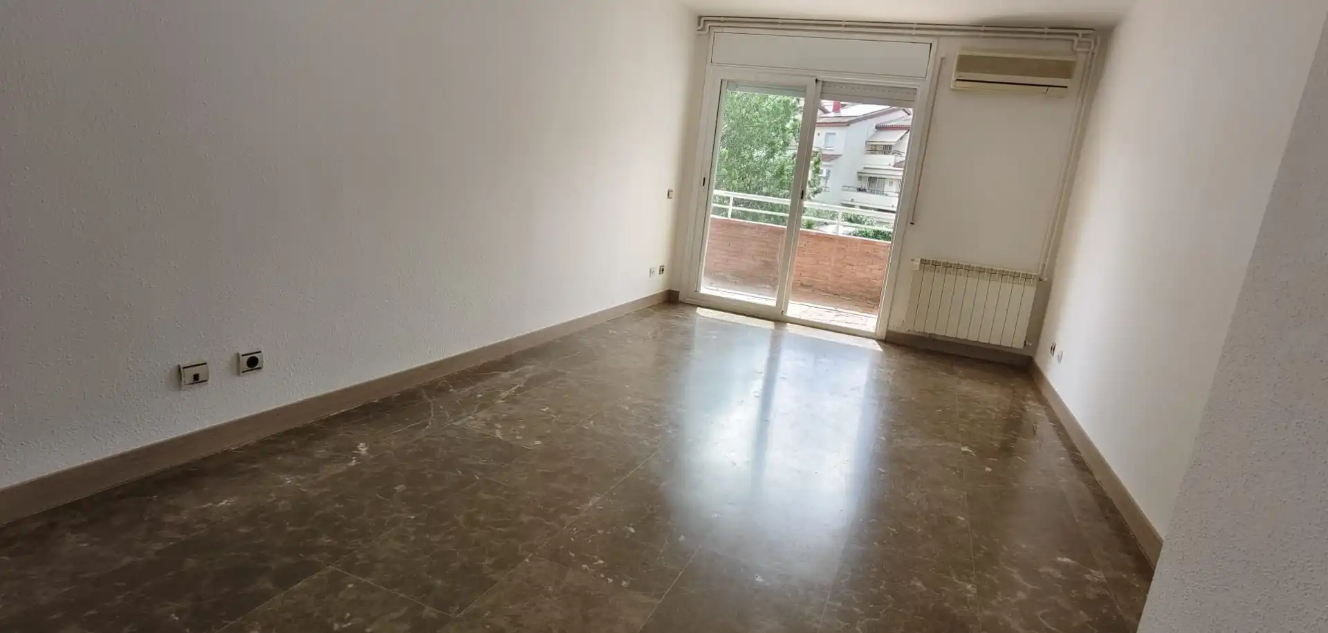 Sala d'estar de Pis en venda en La Palma de Cervelló amb Aire condicionat, Calefacció i Terrassa
