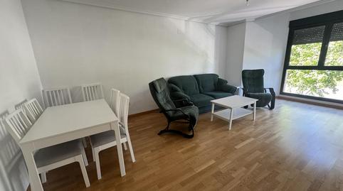 Foto 2 de Piso de alquiler en Del Pino Negral, Reyes Católicos - Paseo San Antonio, Cuenca Capital