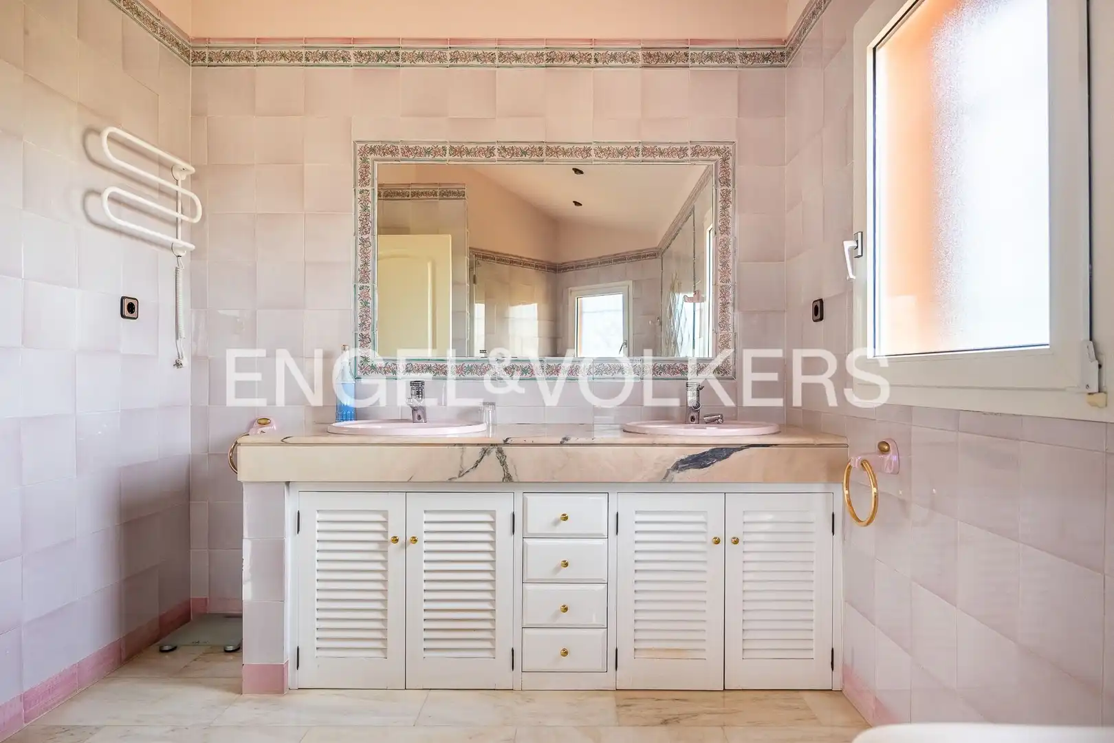 Baño de Casa o chalet en venta en Mairena del Aljarafe con Aire acondicionado, Calefacción y Jardín privado