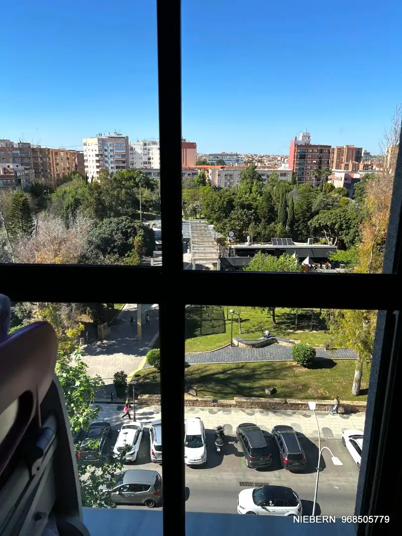 Wohnung zur Miete in Avenida Reina Victoria Eugenia, Alameda