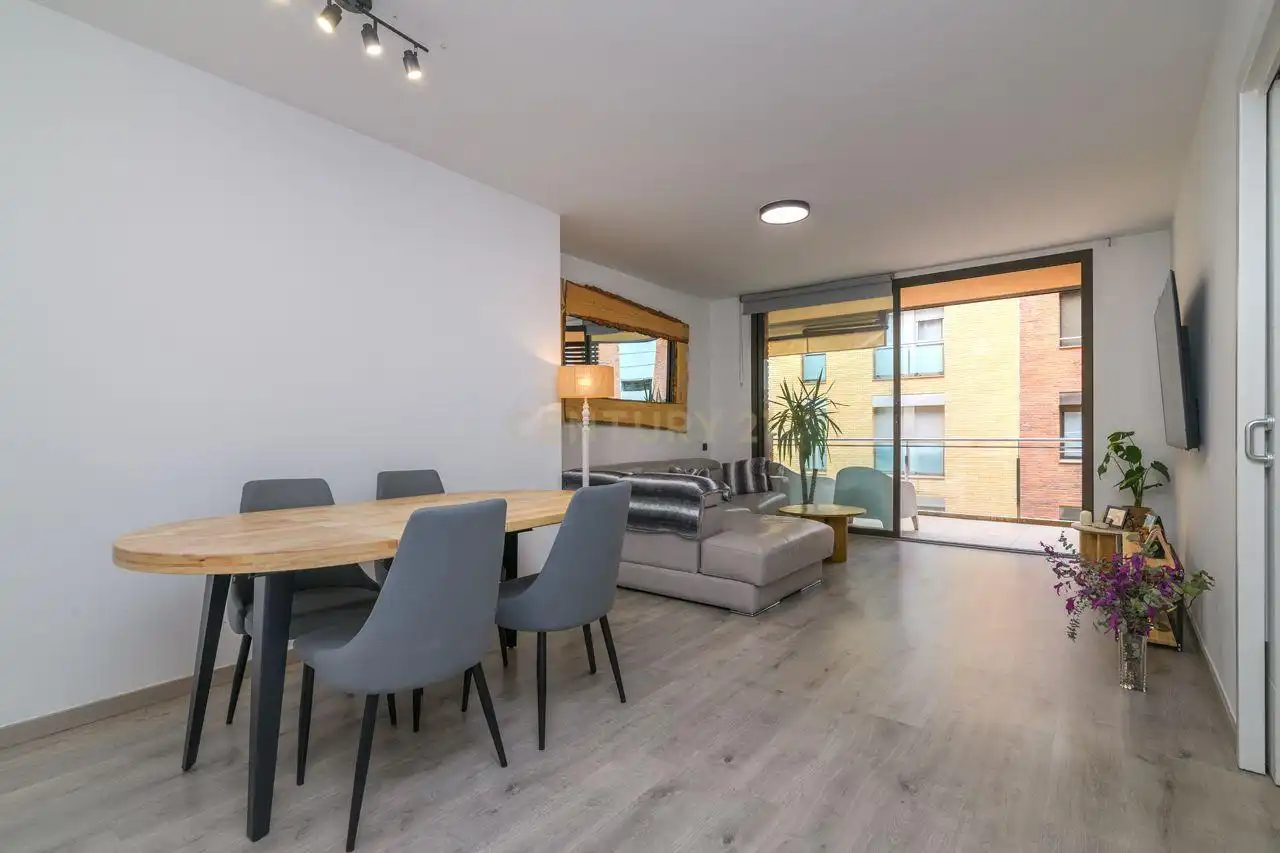 Sala de estar de Apartamento en venta en Molins de Rei con Aire acondicionado, Trastero y Balcón