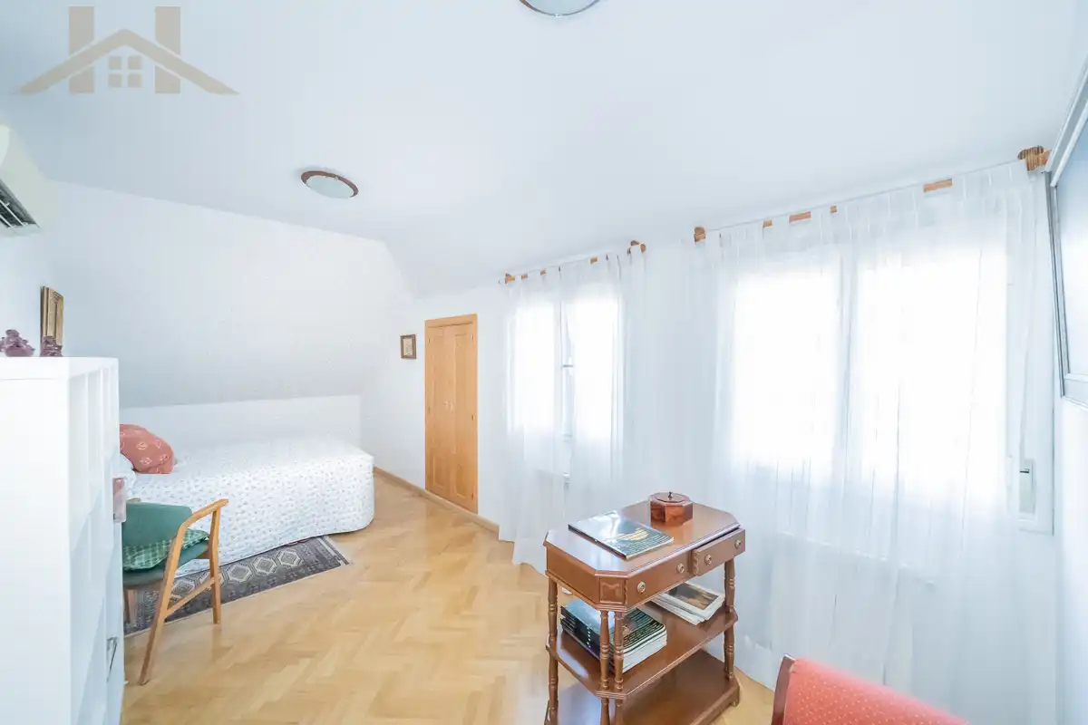 Bedroom of Attic for sale in Majadahonda  with Air Conditioner, Heating and Terrace