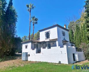 Vista exterior de Finca rústica en venda en Jimena de la Frontera amb Piscina