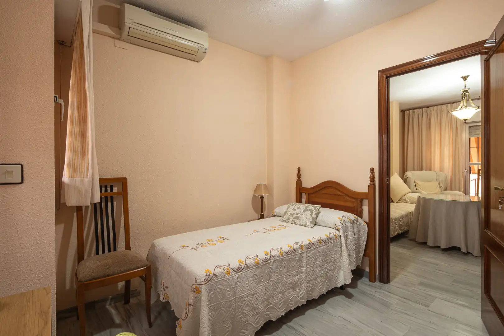Casa adosada en venta en Angustias - Chana - Encina