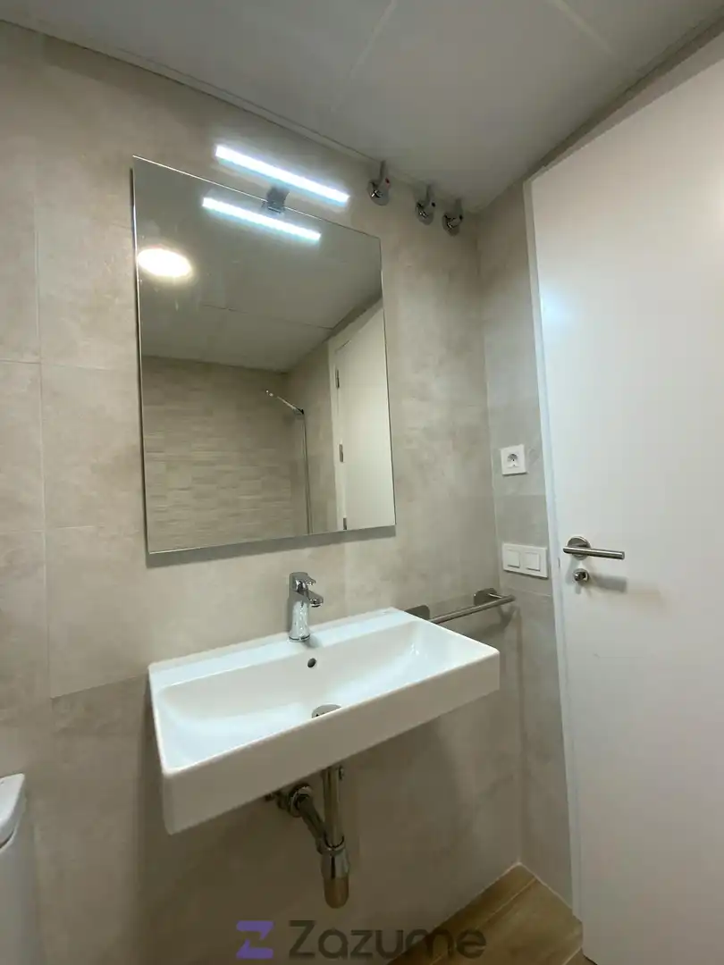 Bathroom of Flat for rent in Valencia  with Air Conditioner, Heating and Private garden
