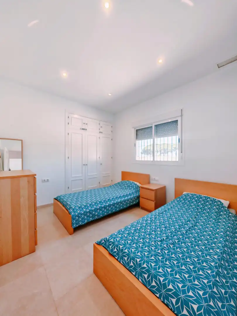 Dormitori de Casa o xalet en venda en Chiclana de la Frontera amb Aire condicionat, Jardí privat i Piscina