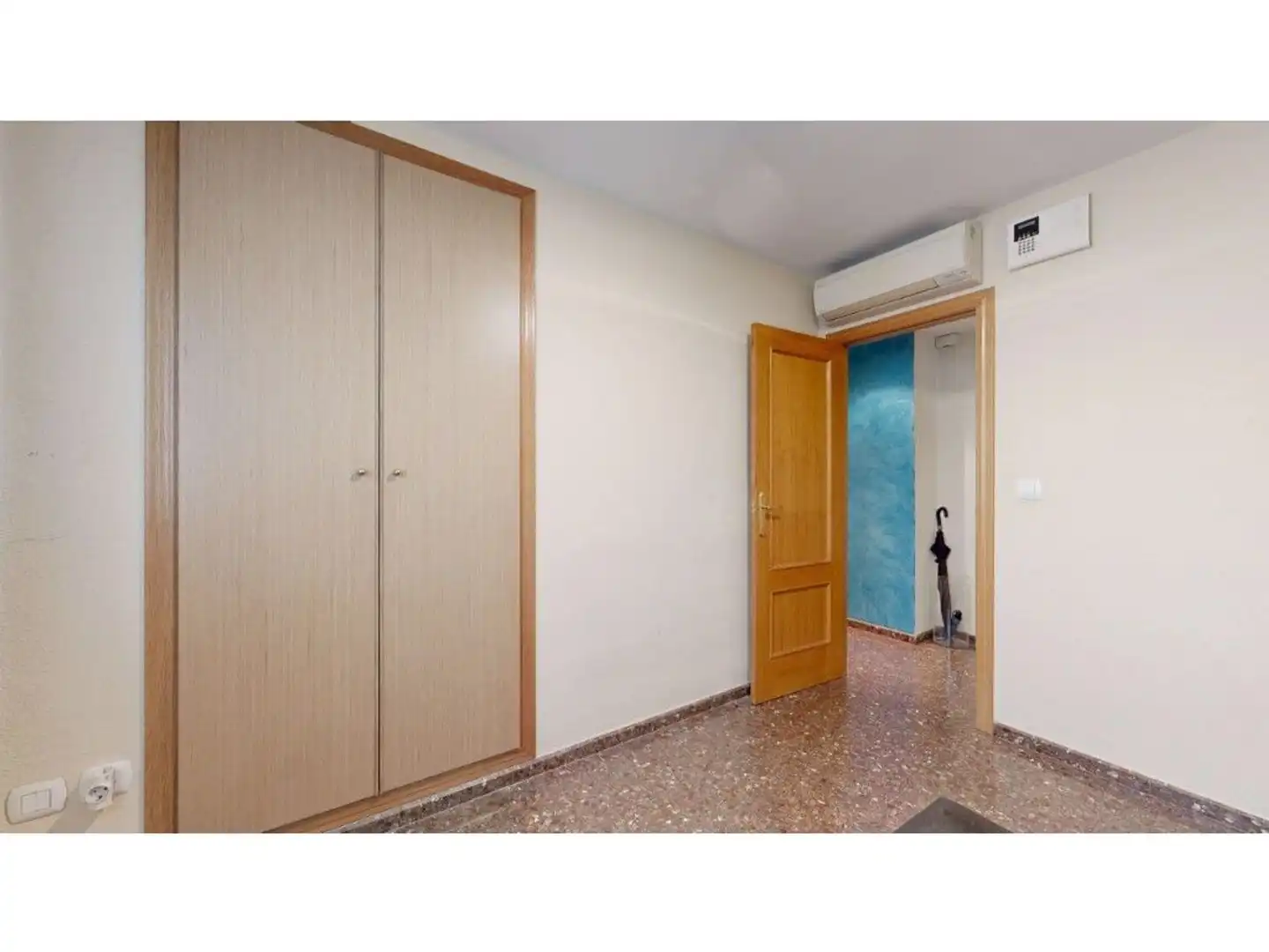 Habitación de Ático en venta en Paterna con Aire acondicionado, Terraza y Trastero