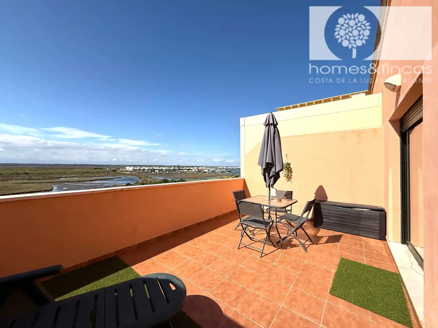 Terraza de Ático en venta en Ayamonte con Aire acondicionado, Amueblado y Piscina comunitaria