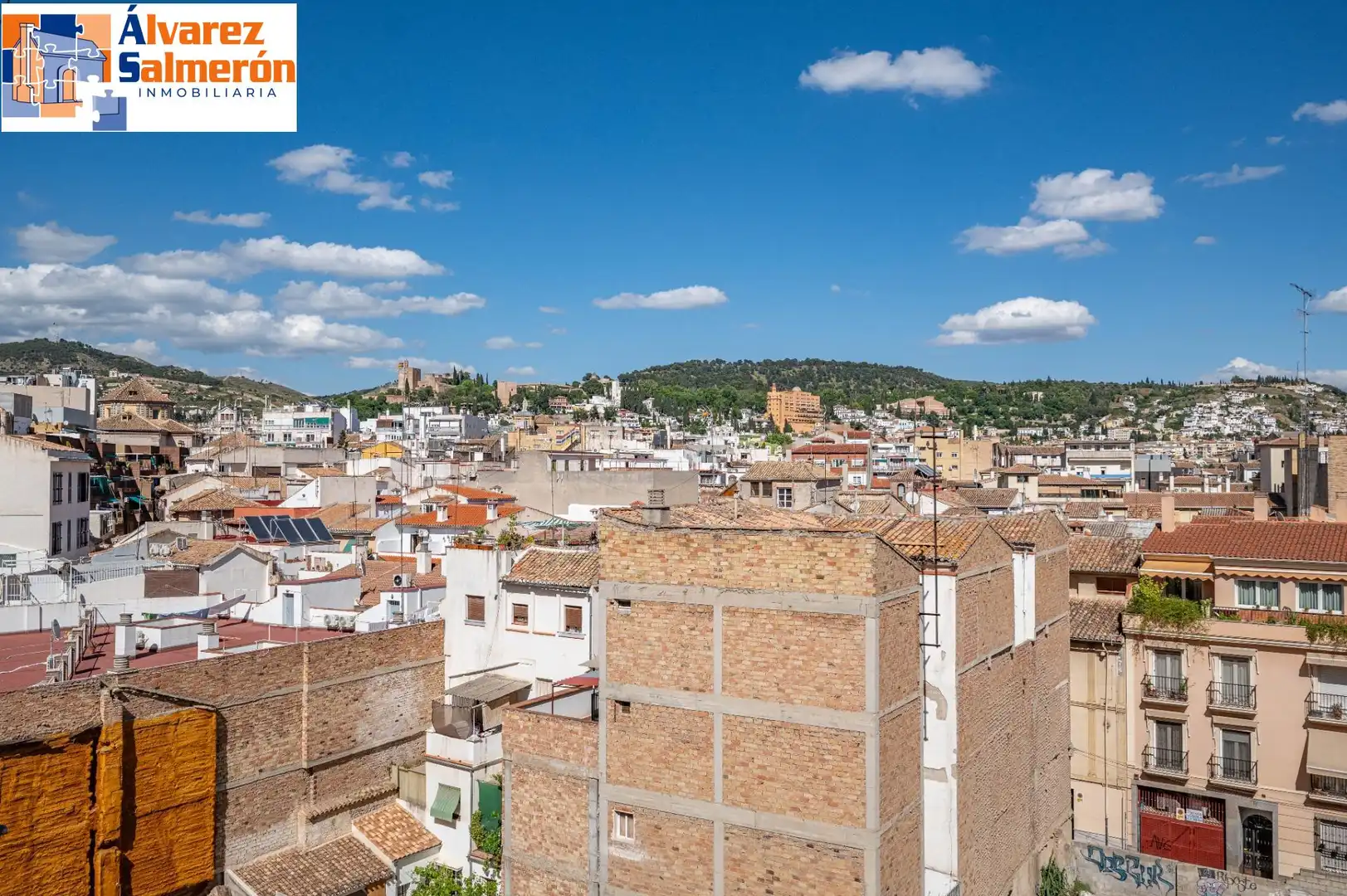 Vista exterior de Piso en venta en Granada con Terraza y Balcón