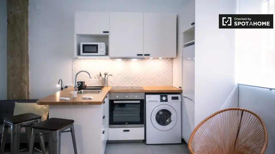 Kitchen of Flat for rent in Valencia  with Air Conditioner, Heating and Furnished