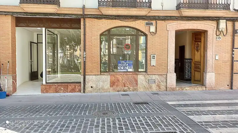 Außenansicht von Geschaftsraum zur Miete in Lucena mit Klimaanlage