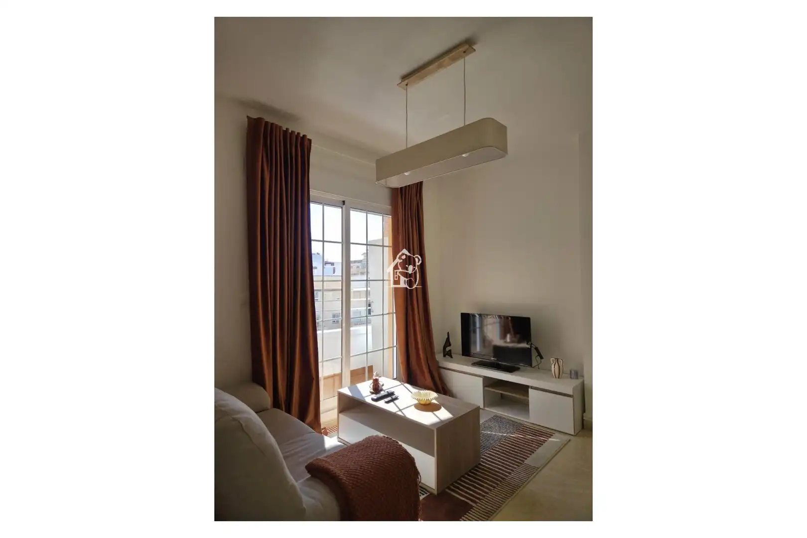 Sala d'estar de Apartament de lloguer en Torrevieja amb Aire condicionat, Terrassa i Moblat