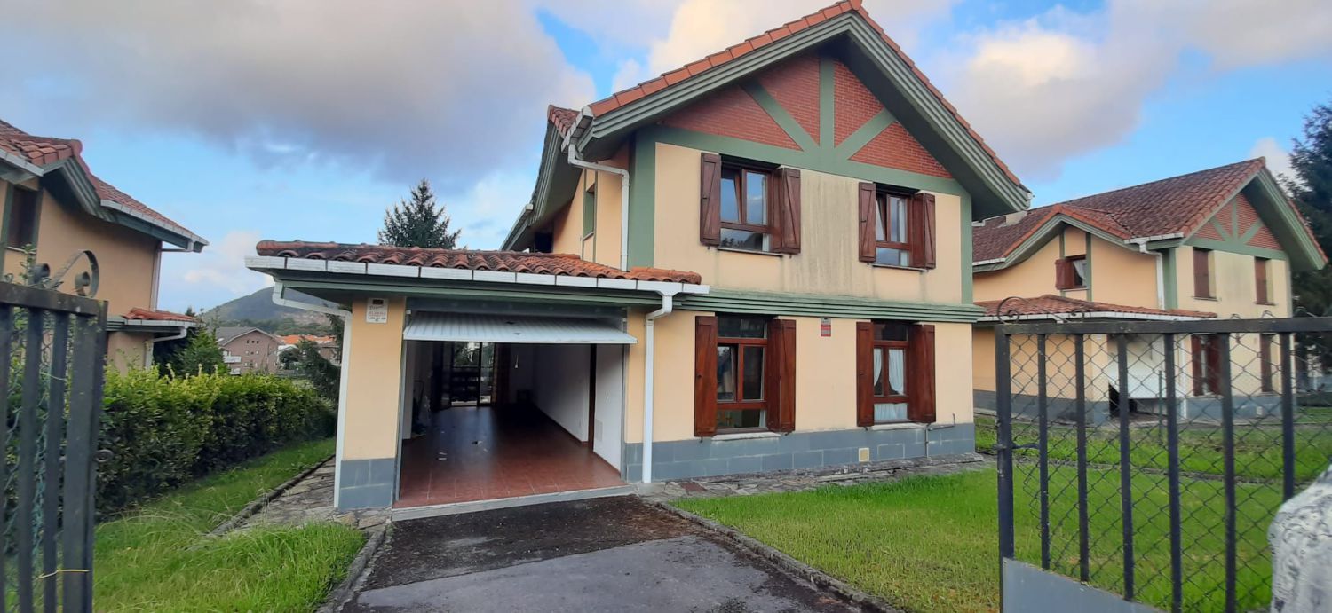 Exterior view of House or chalet for sale in Bárcena de Cicero  with Heating, Furnished and Community pool