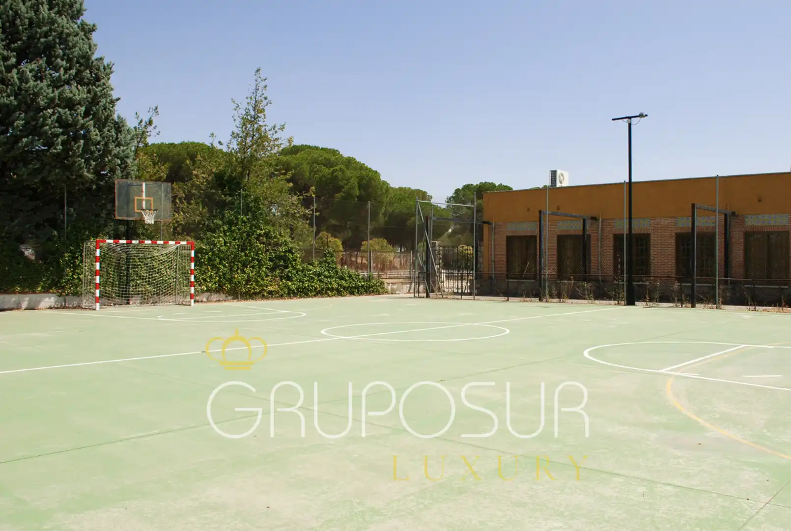Vista exterior de Casa o xalet en venda en Valladolid amb Calefacció, Jardí privat i Terrassa