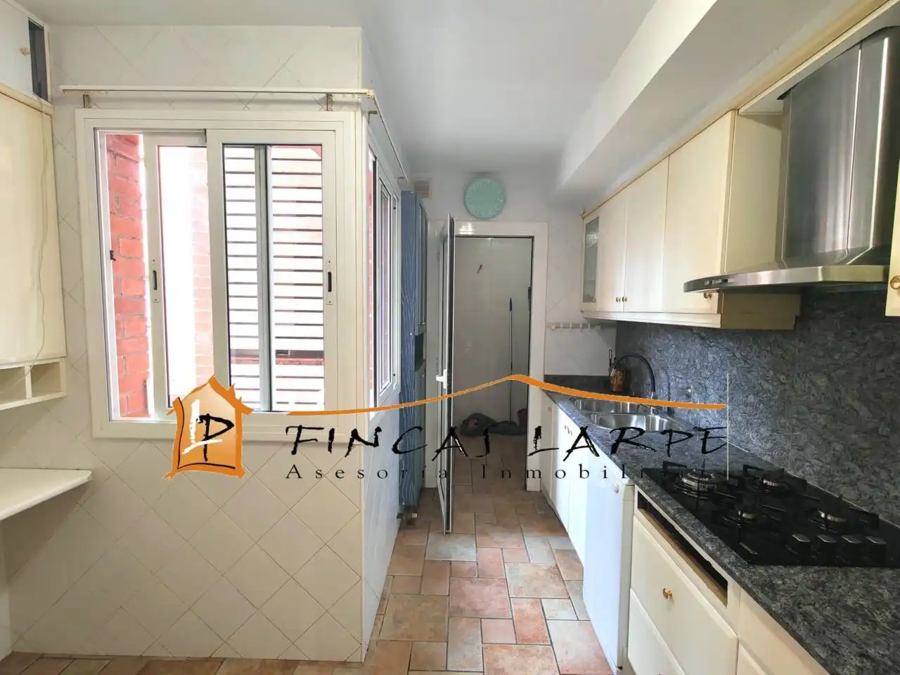 Küche von Wohnung zum Verkauf in Martorell mit Klimaanlage, Heizung und Balkon