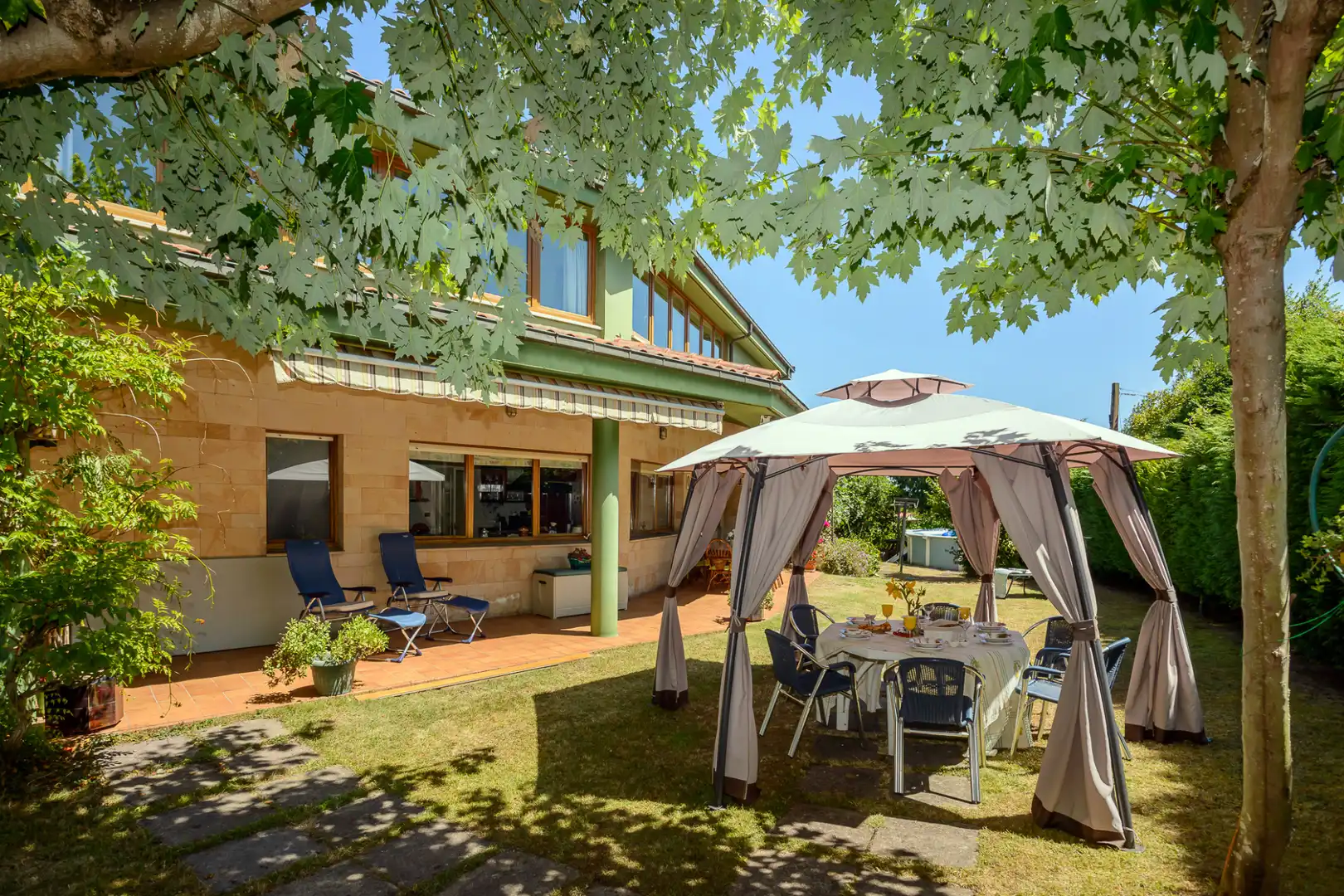 Terraza de Casa o chalet en venta en Oviedo  con Calefacción, Jardín privado y Parquet