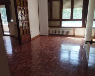 Sala d'estar de Pis de lloguer en Ciudad Real Capital amb Aire condicionat, Parquet i Balcó