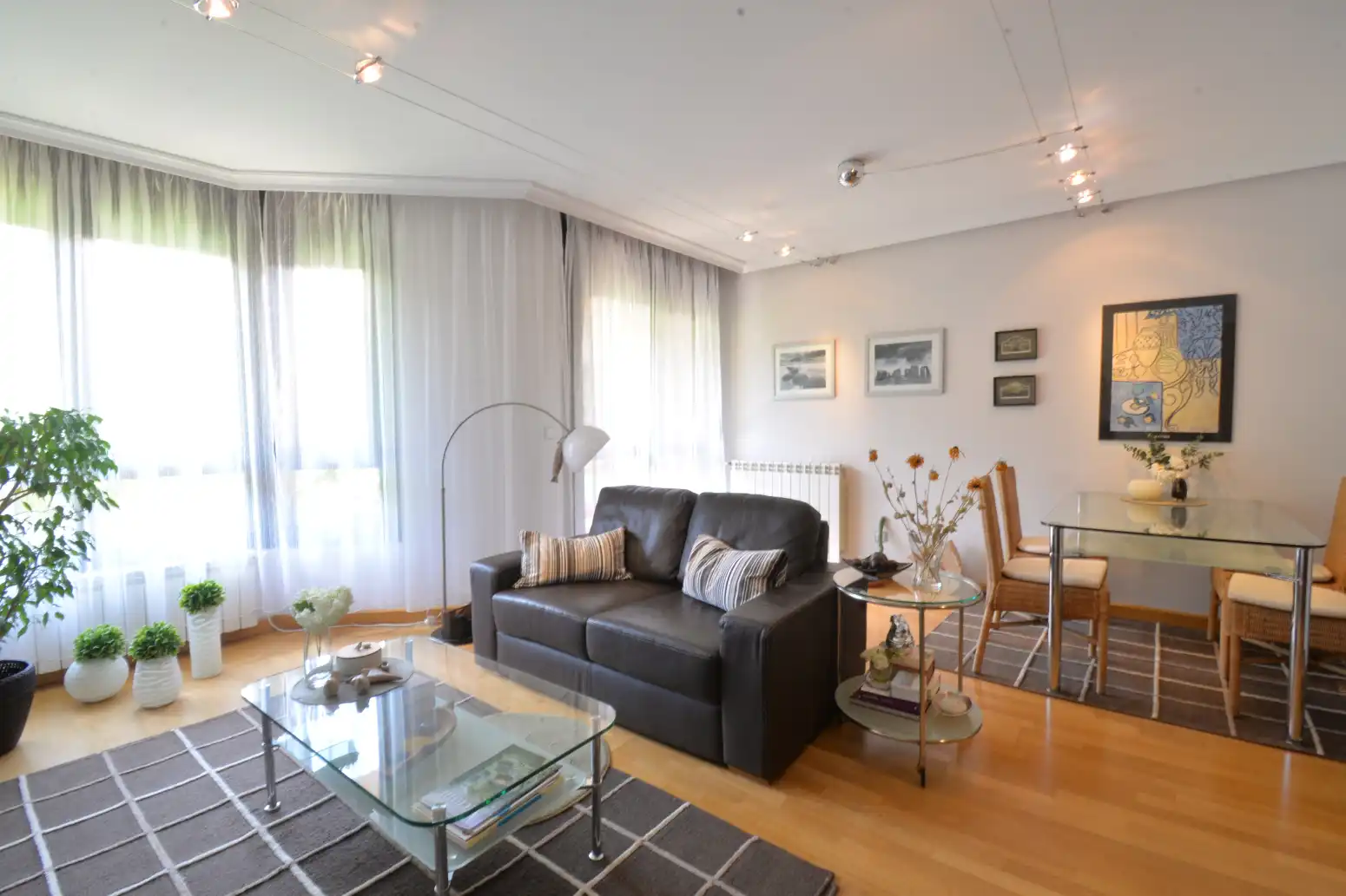 Sala de estar de Casa adosada en venta en Morcín con Calefacción, Jardín privado y Terraza
