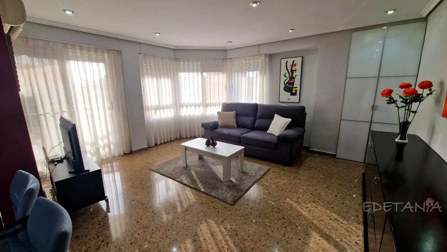 Sala d'estar de Pis de lloguer en Moncada amb Aire condicionat i Moblat