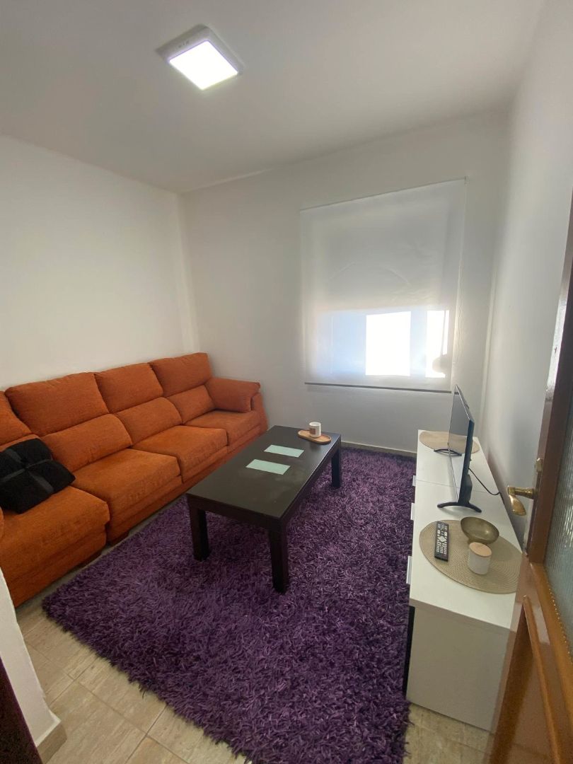 Sala d'estar de Pis de lloguer en Vigo  amb Moblat, Forn i Rentadora