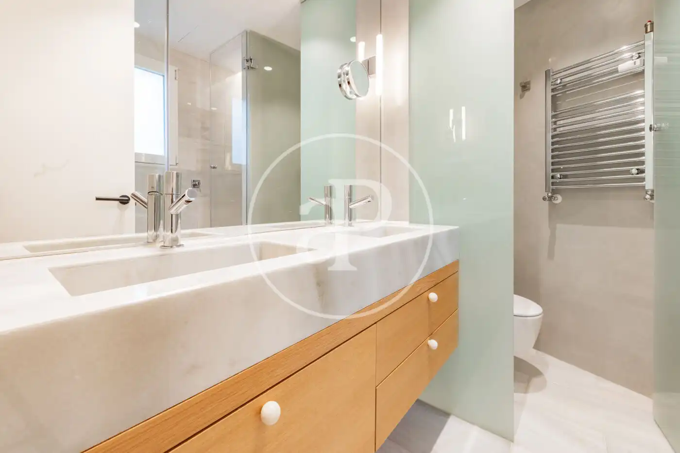 Badezimmer von Wohnung zum Verkauf in Madrid mit Klimaanlage, Heizung und Terrasse