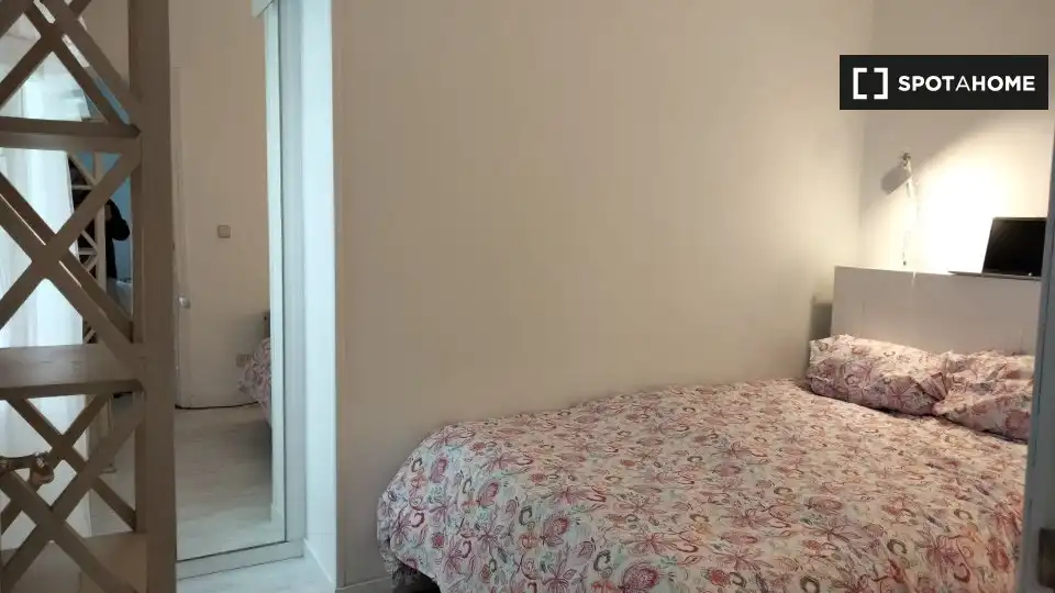 Schlafzimmer von Wohnungen zur untervermieten in Madrid mit Klimaanlage, Heizung und Terrasse