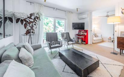 Living room of Flat for sale in  Madrid Capital