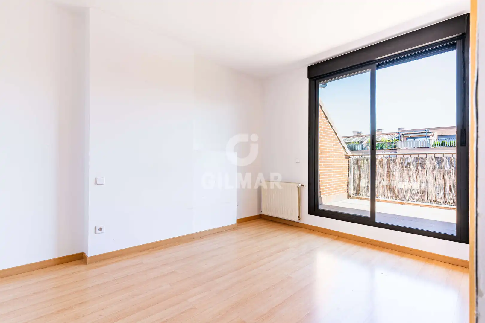 Schlafzimmer von Dachboden zum Verkauf in Madrid mit Heizung, Privatgarten und Abstellraum