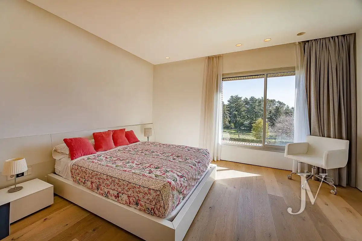Bedroom of Houses for sale in Madrid  with Air Conditioner, Heating and Private garden