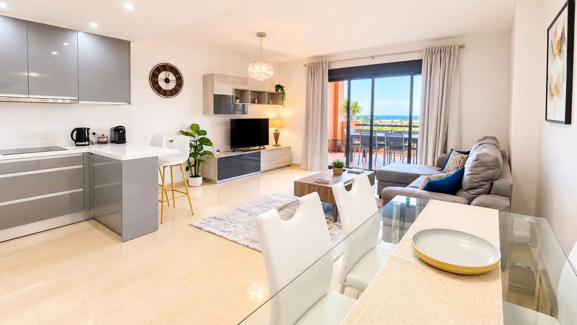 Sala d'estar de Apartament en venda en Manilva amb Aire condicionat, Terrassa i Traster