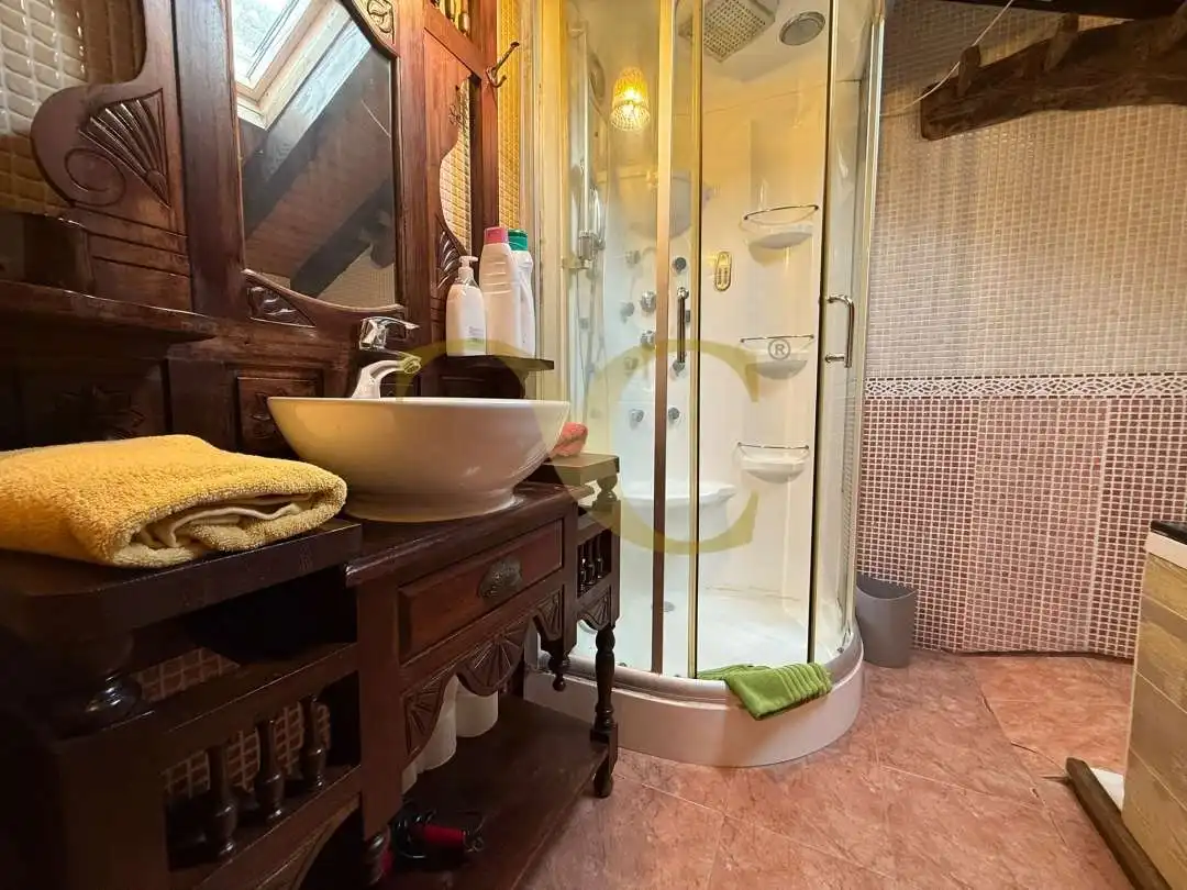 Badezimmer von Maisonette zum Verkauf in Llanes mit Heizung, Privatgarten und Terrasse