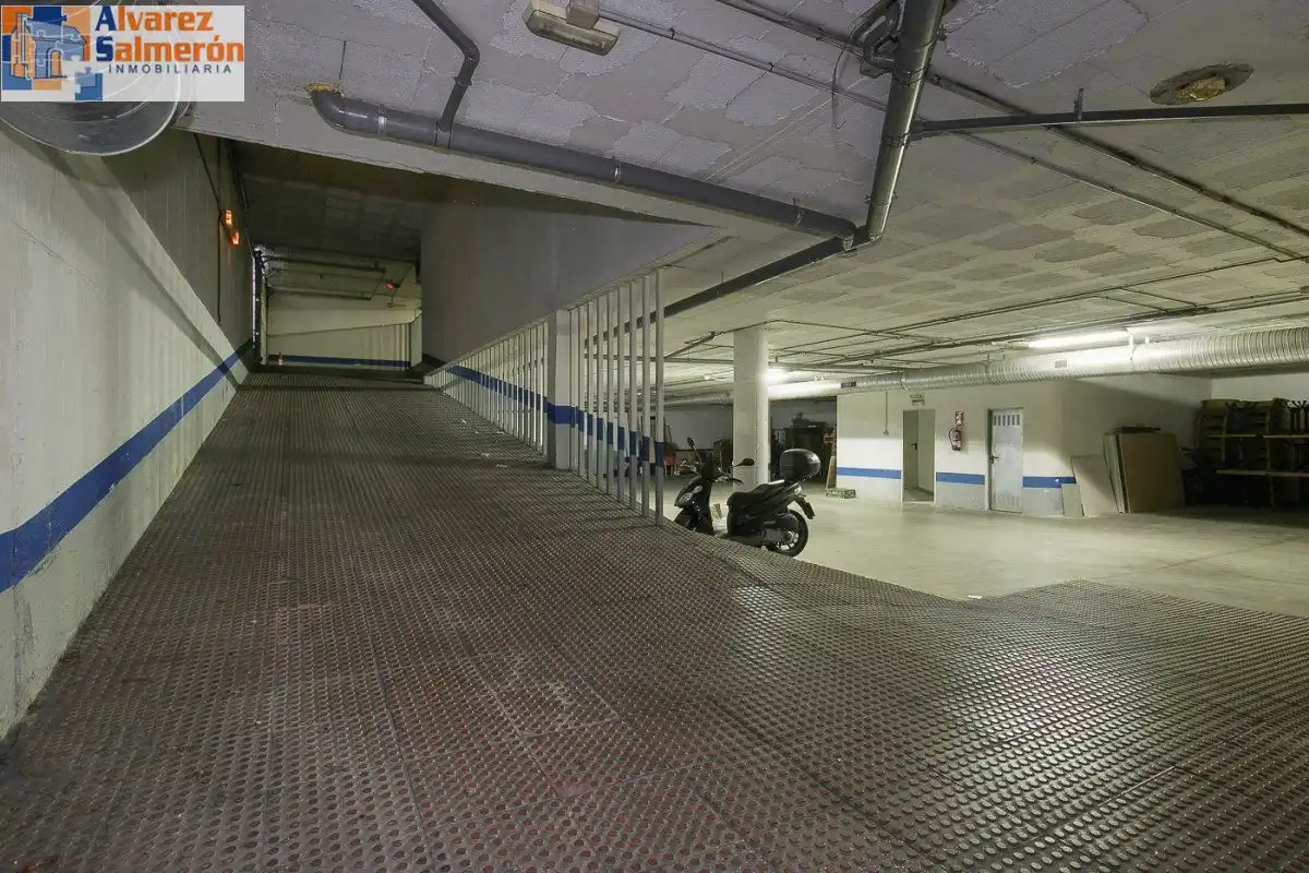 Gebäude zum Verkauf in Calle FERNANDO DE LOS RIOS, Poniente
