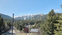 Vista exterior de Dúplex en venda en Alp amb Calefacció, Parquet i Terrassa